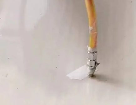 安达瓷砖空鼓维修公司专业解答在瓷砖铺贴过程中，如果使用的砂料过粗（如全部使用了粗砂），可能会导致以下问题